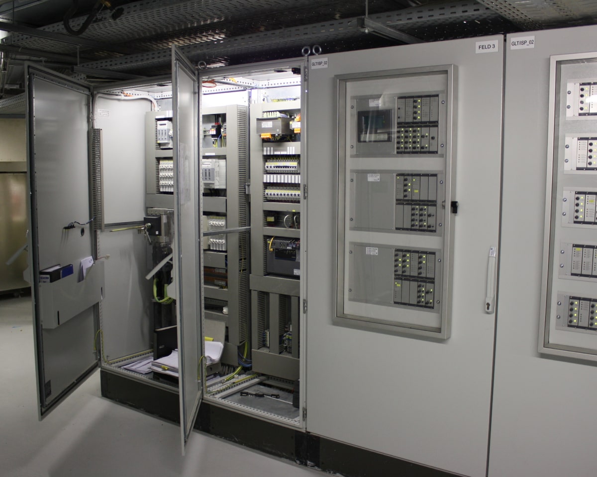 nlagen mit einer zentralen Steuerung und bedienung ist die Leitzentrale