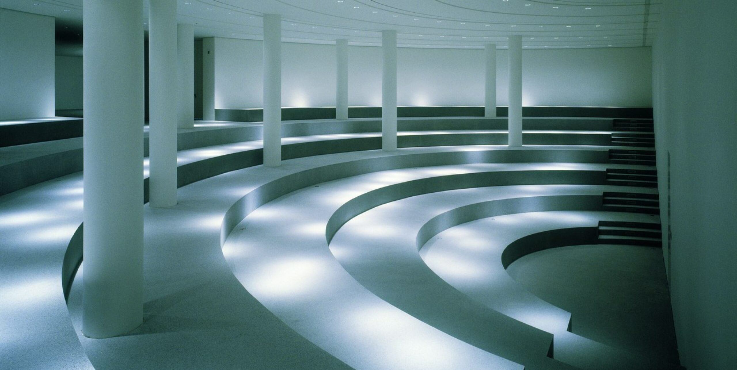 pinakothek-der-moderne-innenansicht-stufen-referenzprojekte-ottitisch-ingenieurbuero