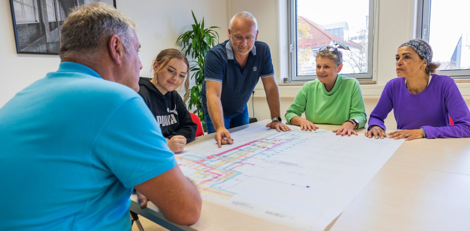 Mitarbeiter von Ottitsch in einer Besprechung