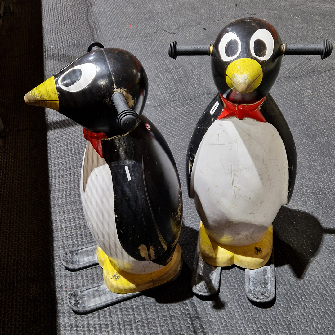 Pinguine als Eislaufhilfe