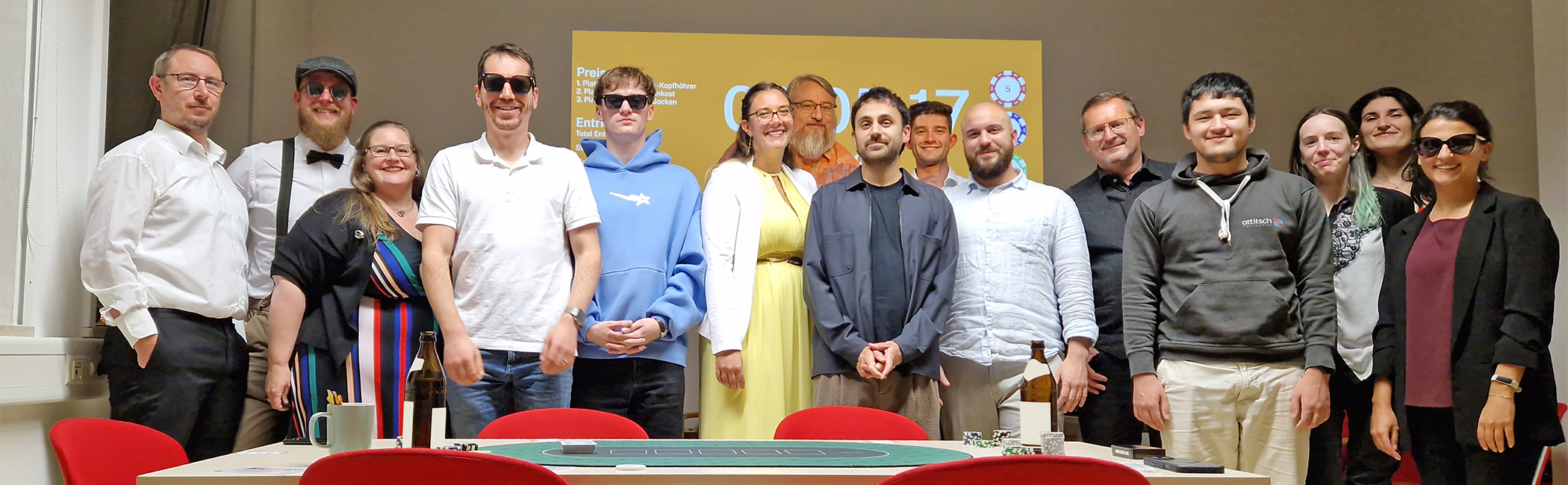 Gruppenbild der TeamOttitsch Teilnehmer an der ersten internen Pokermeisterschaft