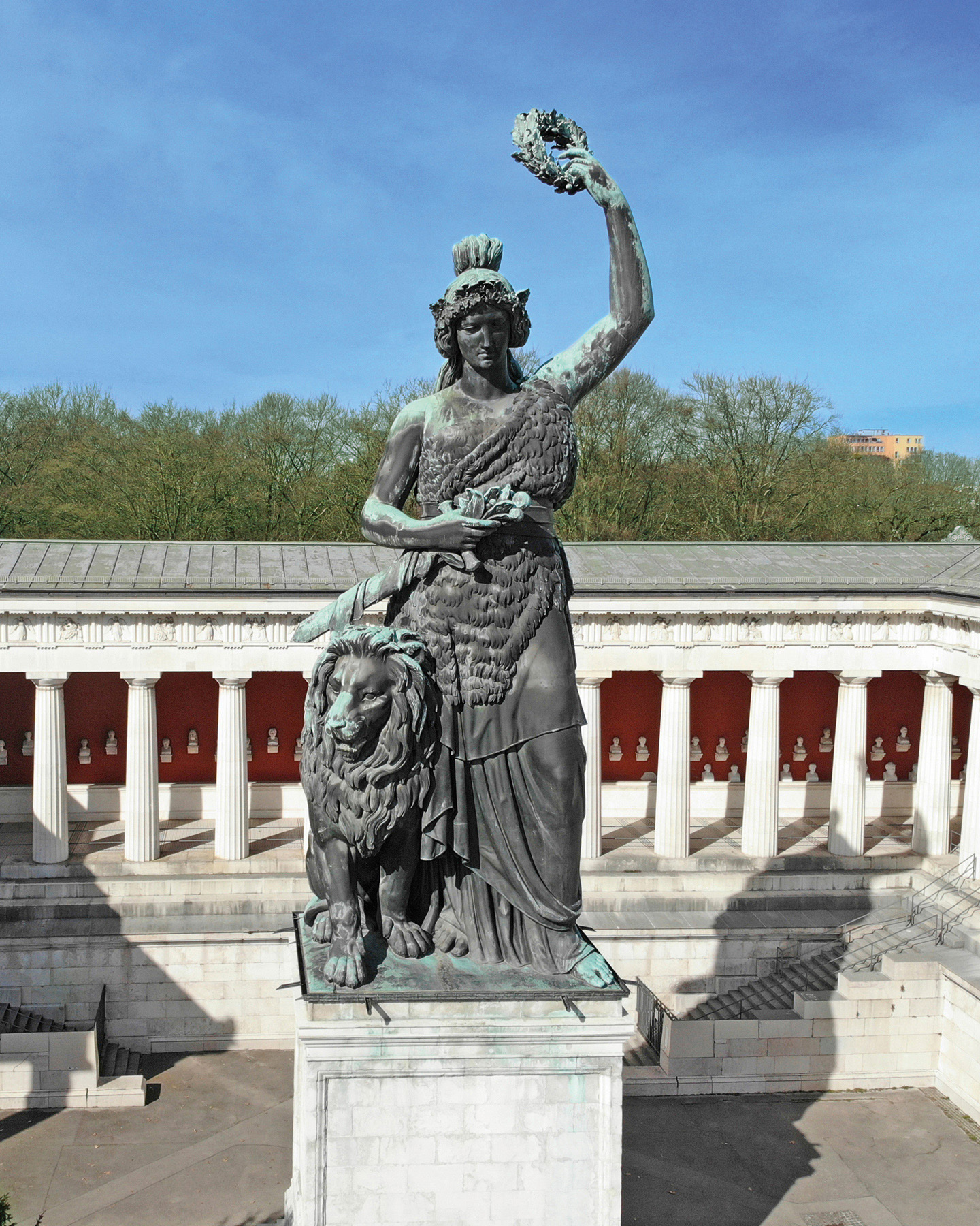 Die Bavaria-Statue in München vor der Ruhmeshalle.